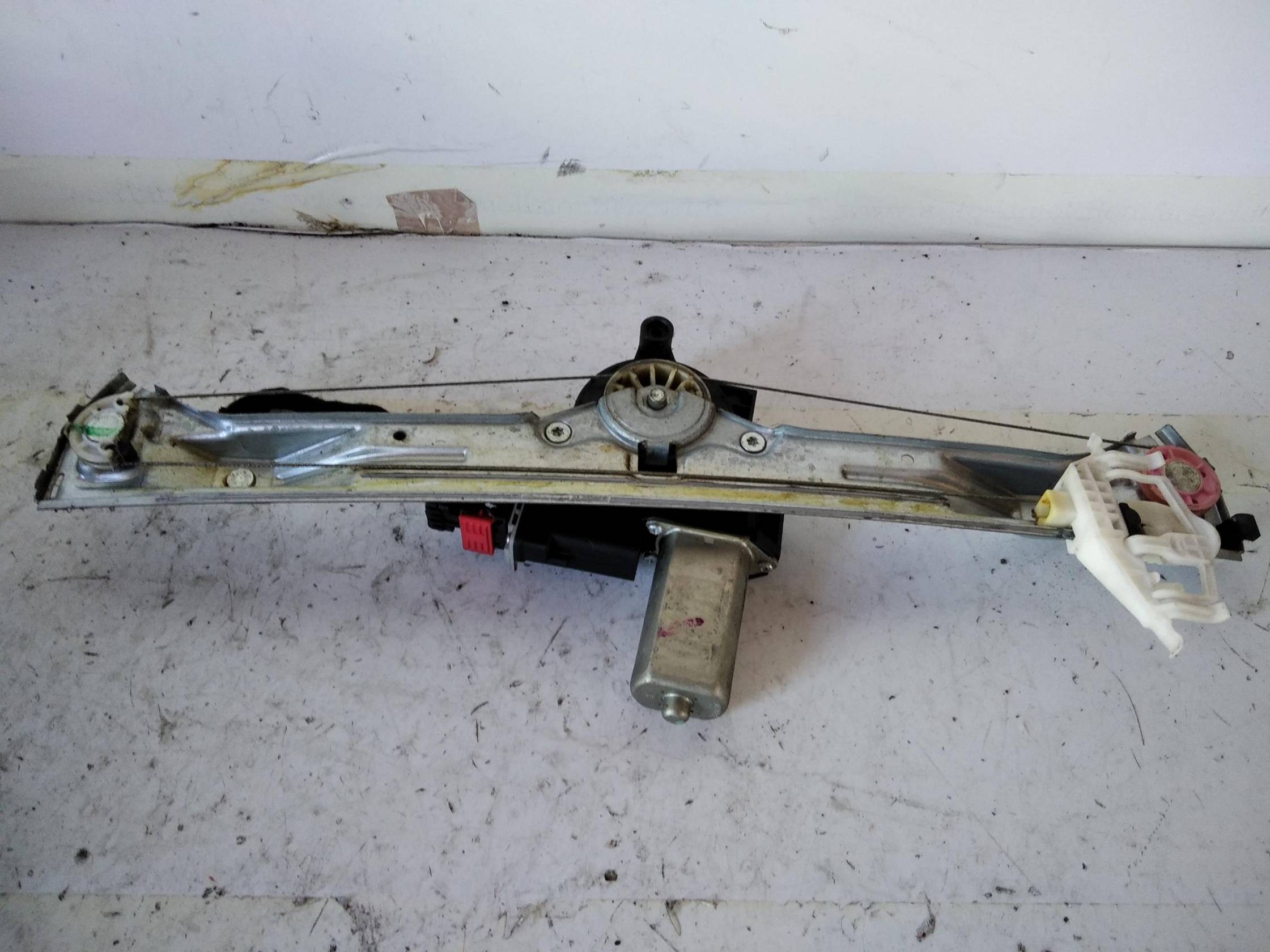 Alzacristallo elettr. porta post. dx.